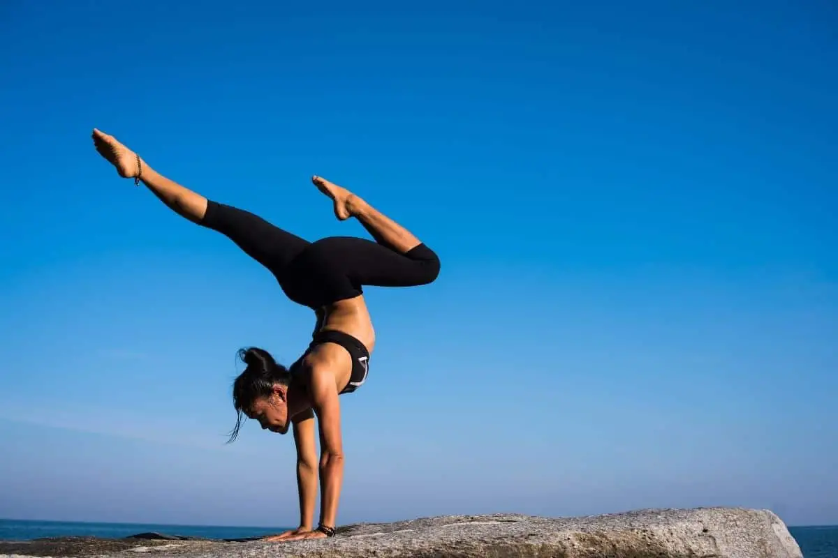 8 Reasons You Cannot Do a Handstand (and How to Fix It)